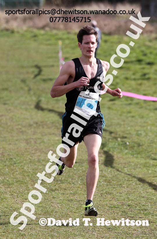 Robert Foster (Tynedale) wins the senior mens NEHL, at Wrekenton, Gateshead. NEH, Wrekenton, Gateshead. Photo: David T. Hewitson/Sports for All Pics